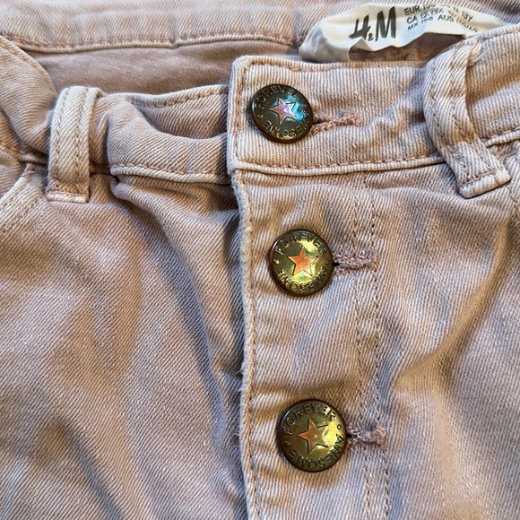 H&M girls 3 button pink shorts. Size: 12/13Y - Picture 4 of 6